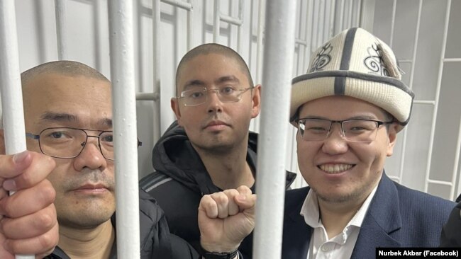 В Кыргызстане суд отказался открыто рассматривать дело лидера партии «Социал-демократы»