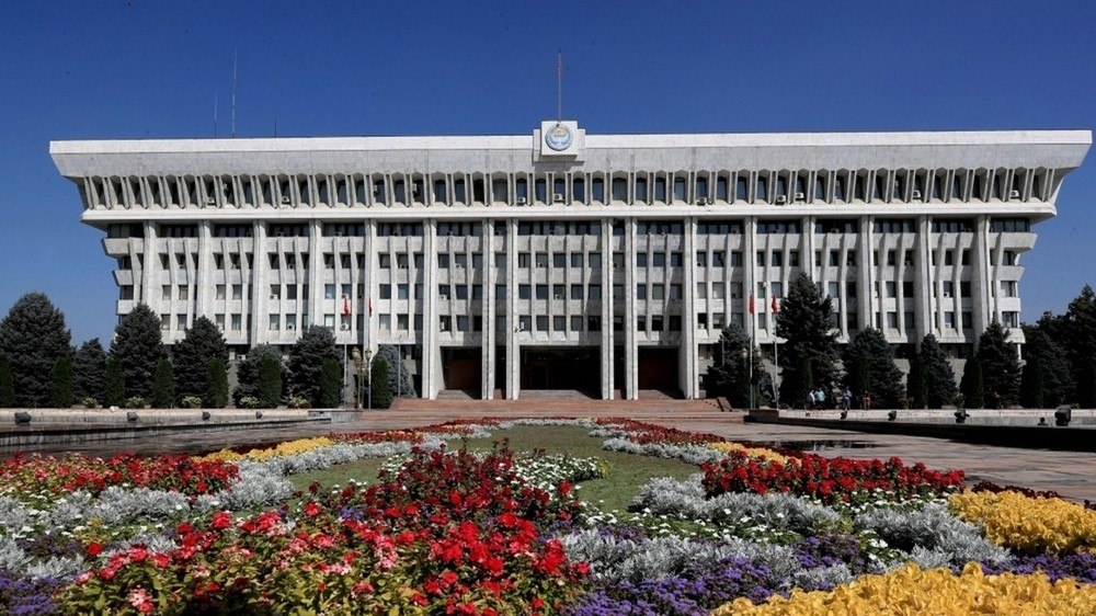 В Жогорку Кенеше меняют порядок рассмотрения похожих законопроектов