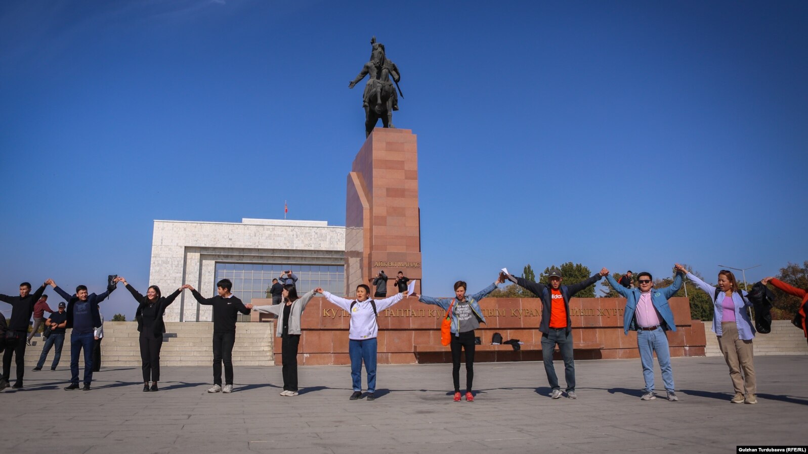 Запрет на митинги в центре Бишкека продлен до конца года